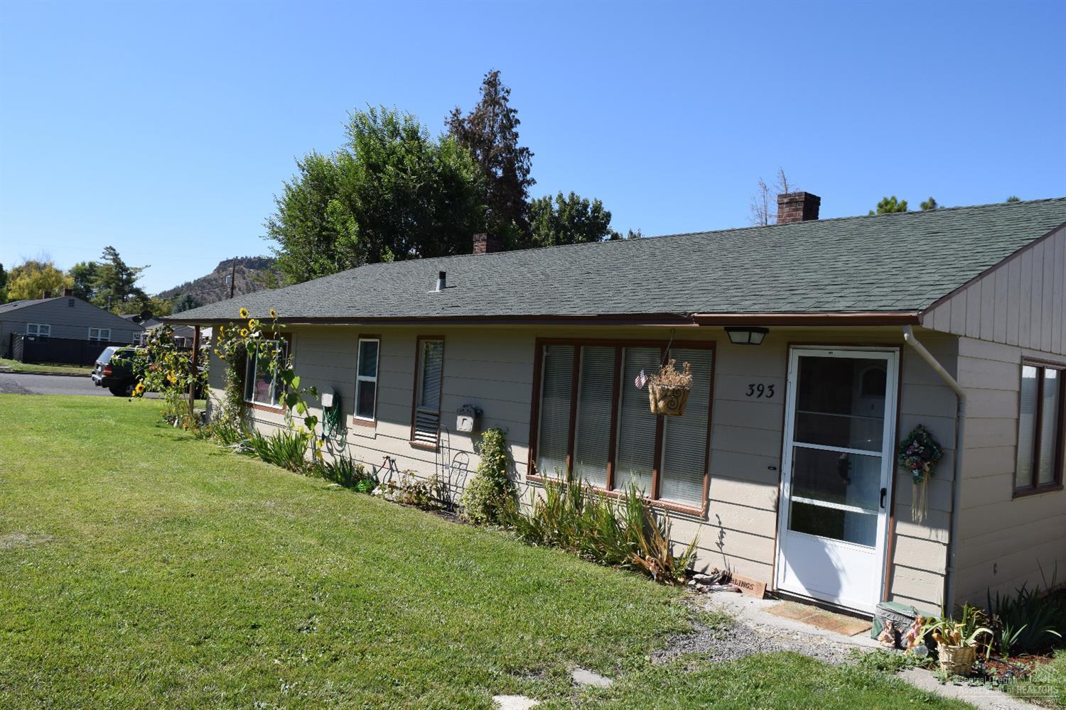 Great investment opportunity at 6.5% return on investment. Live in one unit and rent out the other, or receive double rents. This charming duplex is conveniently located close to all amenities, near a park and police station, and sits on a corner lot. Each unit has one bedroom & one bath.