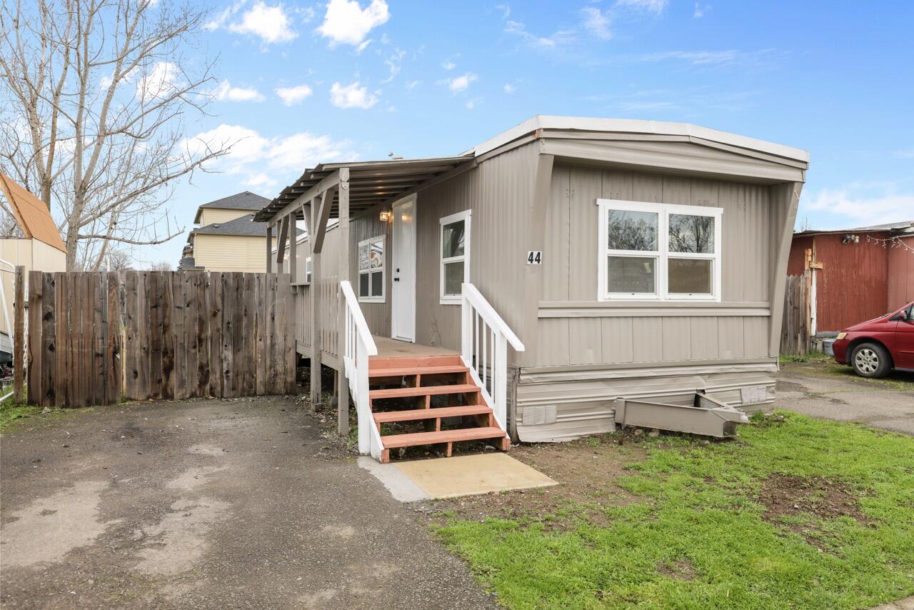 Completely remodeled, beautiful home located in the White city Estates manufactured home park. New electrical, new lights, completely new bathroom, kitchen and more, renovated top to bottom and is move-in ready.
All Age Park ready for its new owner. This home is a MUST-SEE.