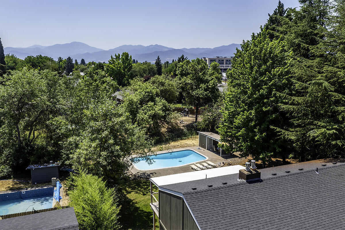 Siskiyou Village Unit No 1 - Residential