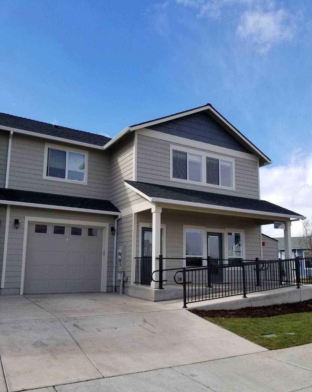 Brand new mixed use commercial/residential unit. Downstairs commercial Physical Therapy office. Upstairs residential 3 bed 2 bath apartment. Granite counters in kitchen and baths. Stainless appliances, open floorplan. Fabulous mountain views. Community open space. Close to restaurants, shopping, public transportation and downtown. Possible owner carried financing.