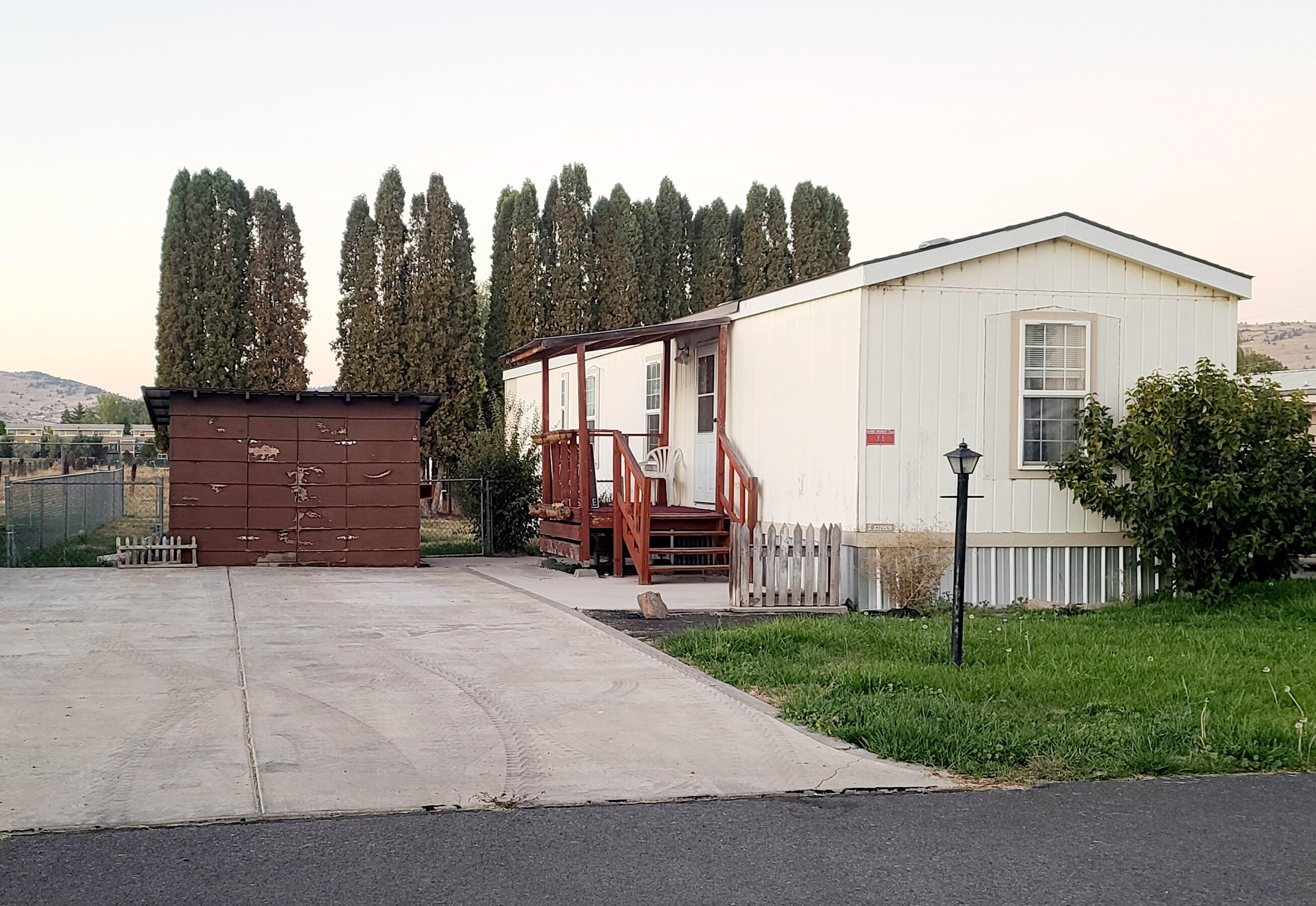 Mobile home in Crest St Manor Mobile Park. Park Fees are 400.00/ month as of January 2023, Fees cover sewer, water and trash. This Park does have requirements, such as a criminal background check.  This is a 1994 Fleetwood with Lap hardwood composition siding. This 2 bedroom 1 bathroom home is approximately 840 sq. ft.  There is a free standing electric fire place! A little paint will make this home your own :) When there is water available there is irrigation water for the back yard. BUYER to verify all information. Being sold ''as is''.