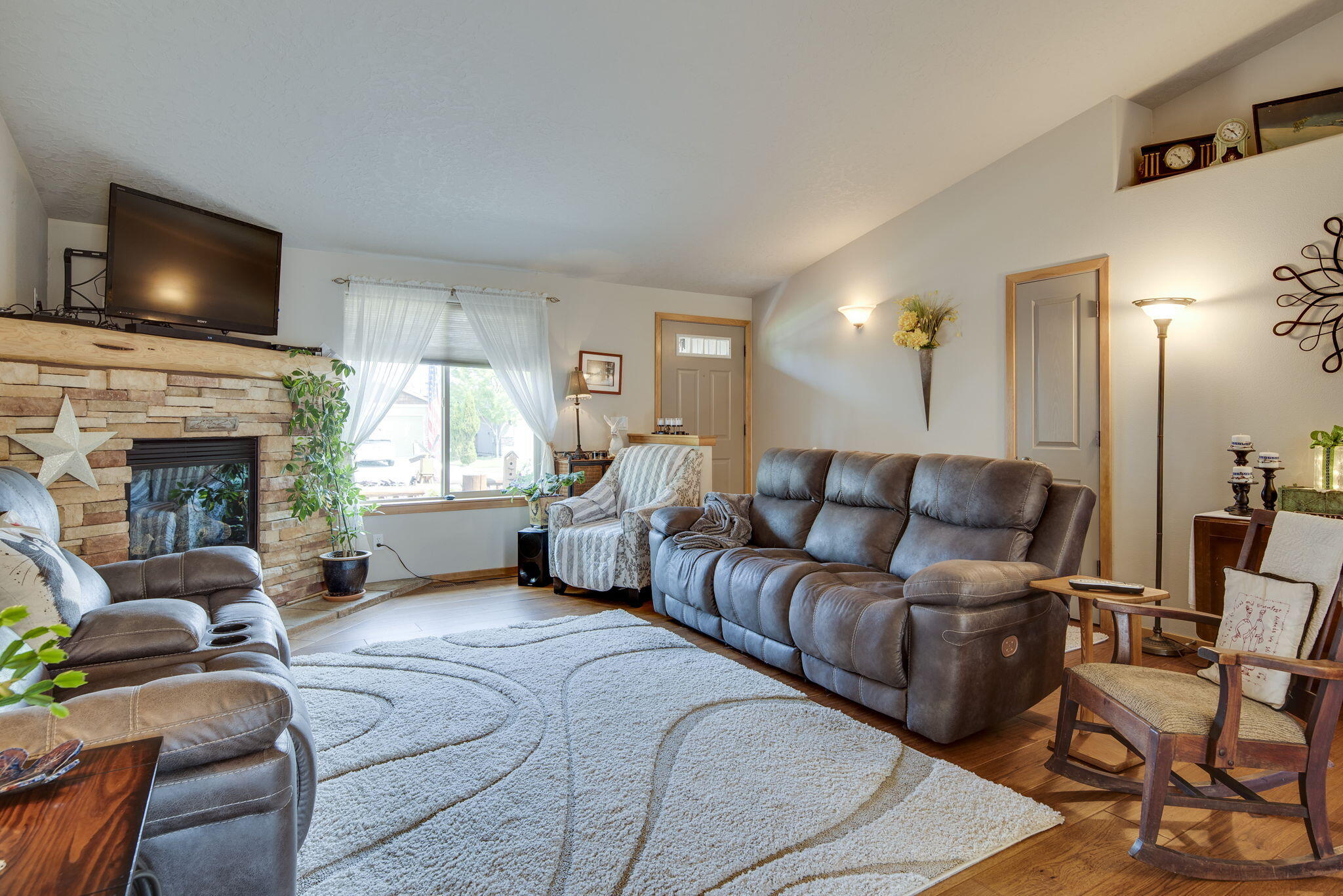 Paulina Peaks - Residential