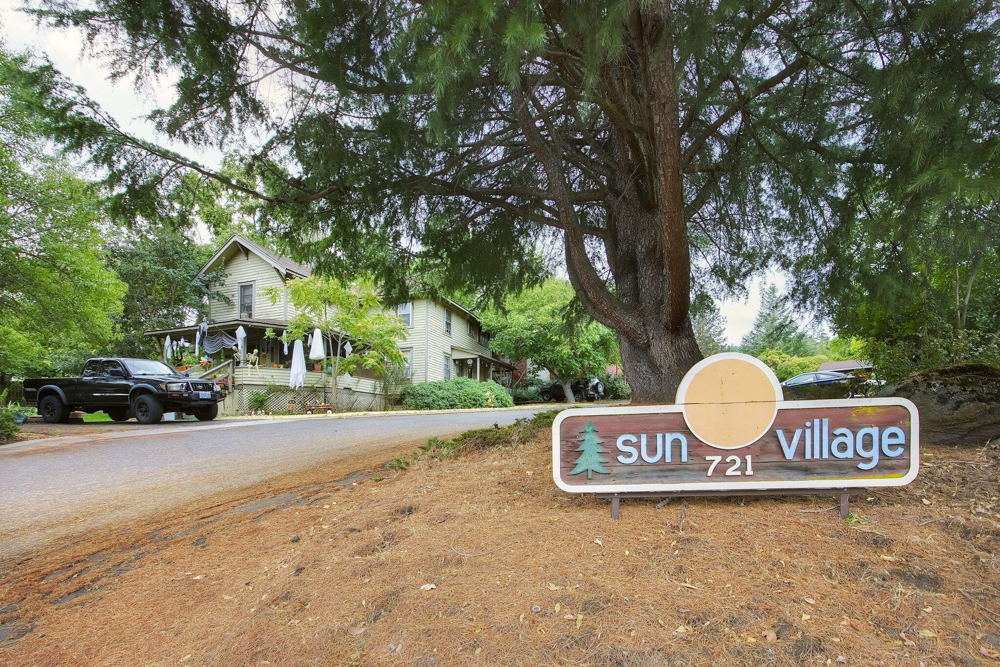 Great investment opportunity. 12-plex - all two-bedroom one bath units. Solid build. Downstairs units with backyards. On-site laundry room and additional storage area for each unit. Ample off-street parking.