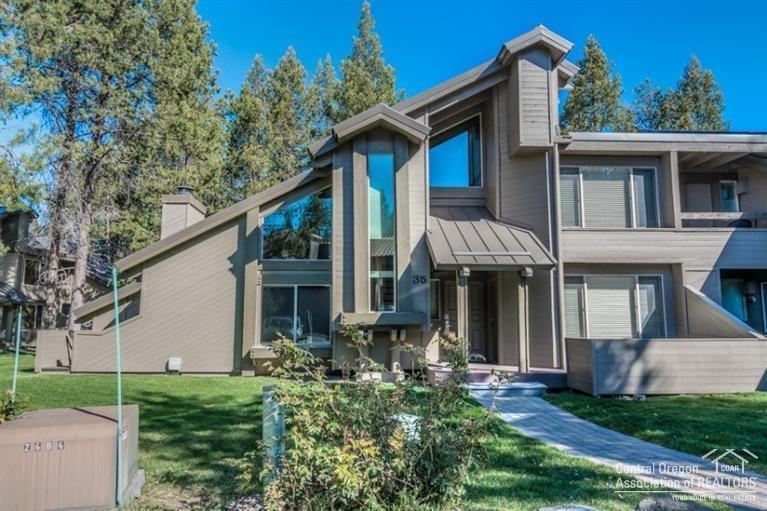 Outstanding location in the heart of Sunriver, near the Lodge, Sage Spring Spa, Sunriver Village, & the SHARC. Condo features 2 master suites & large loft area for a third sleeping space. Property is sold furnished with handsome lodge/western style furnishings. Curl up on the leather couch and enjoy the wood burning fireplace after a day at Mt. Bachelor or walk next door and enjoy the spa. Development recently updated.