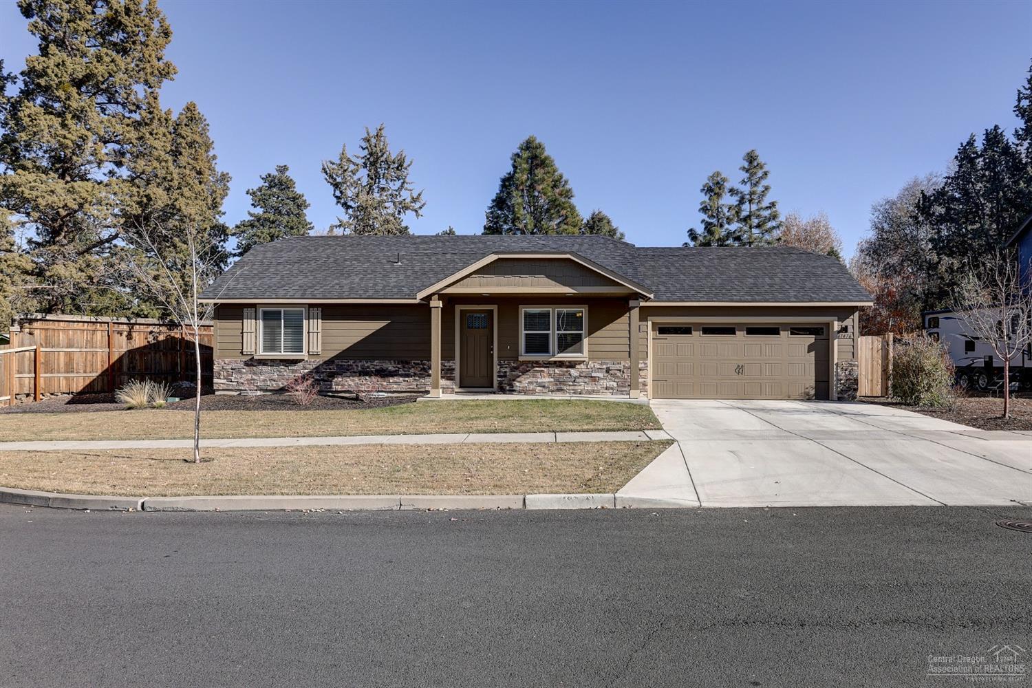 Vaulted ceilings and funtional layout in this popular SE Bend neighborhood. Comfortably sized and market performing investment opportunity for someone looking to own in Bend, OR. Great rental history with A/C, stainless steel appliances, and backyard. Call today to schedule a private showing.