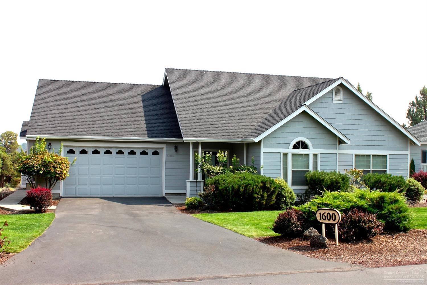 Well cared for single level home in Eagle Crest. Great room has vaulted ceilings and nice Easterly views. Kitchen has plenty of cabinets and a large walk-in pantry. Large master bedroom and master bath with soaking tub. Trex decking and an awning on the rear deck round out this home. Eagle Crest offers 3 golf courses, 3 sports centers, walking/biking trails, swimming pools, indoor/outdoor tennis & racquetball courts, day spa and restaurants.