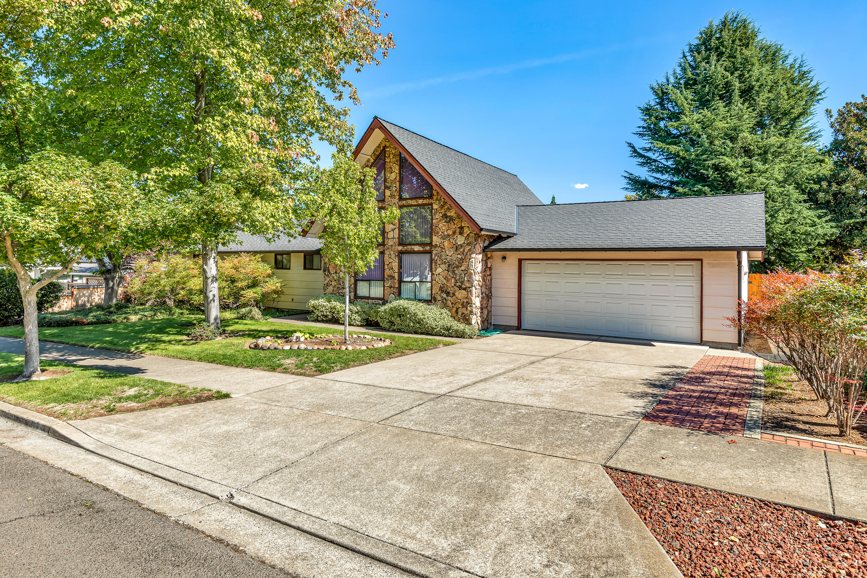 Great East Medford home in a wonderful highly desired neighborhood. This 3 bedroom, 2 bathroom home offers 1736 sqft, including a loft, dramatic vaulted ceilings, a large backyard, and more! Conveniently located close to schools, Asante Hospital, shopping, dining, wineries, and golf. Come view this great home today!