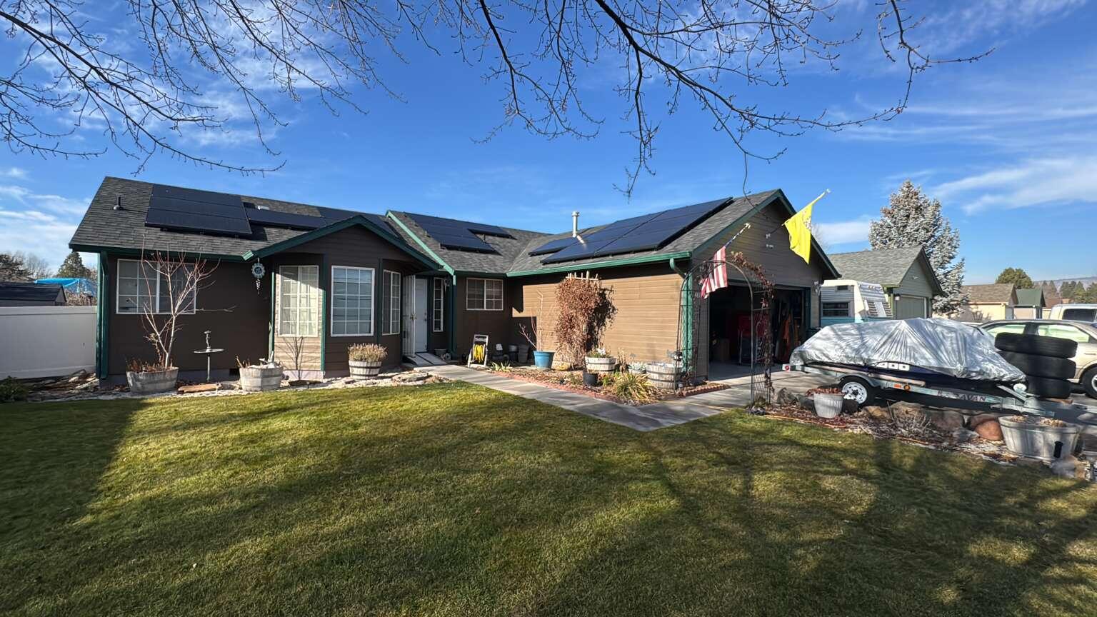 Great property with plenty of potential and ready for your personal touch! This home is perfect for those eager to apply some TLC and creative vision to make it truly shine. Ideal for people looking to craft their dream space to create many lasting memories! Don't miss this chance to transform a gem into your masterpiece!