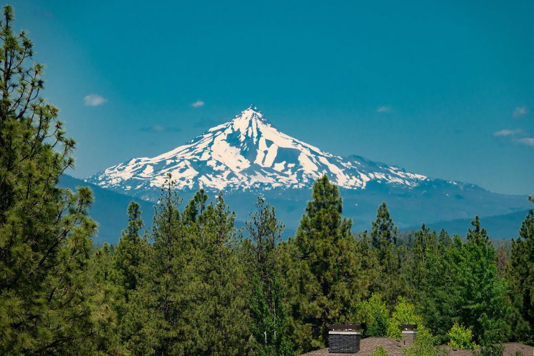 Shevlin West - Land