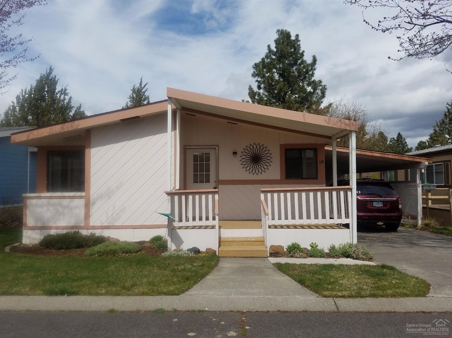 55+ Park, located in Suntree Village, close to the Senior Center. This 3 bedroom, 2 bath is well kept & move in ready with vaulted ceilings, nice kitchen with a breakfast bar, good sized rooms, newer paint & wood floors throughout. Home also features A/C, fenced backyard with covered patio, 2 storage units & a carport. Won't last!!