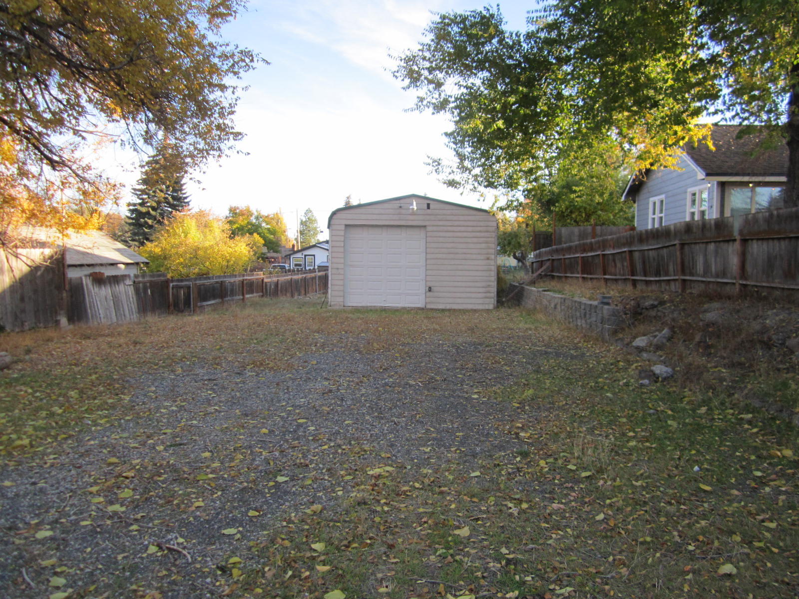 Flat city lot zoned single family residential close to downtown Klamath Falls, public library, Ross Ragland Theater, antique shops & restaurants. Minutes to Skylakes Medical & Oregon Institute of Technology. Fenced on 3 sides with 21 X 18 shop/garage and additional carport. Views of Conger Elementary school. Buyer to do their own due diligence on utilities, etc.	Drive by, call your agent to view.