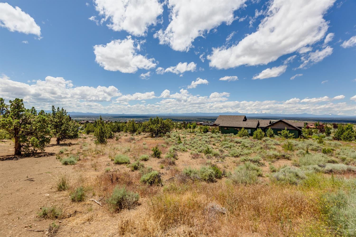 Non-Distressed Live Auction! No Buyer Premium! Inspection/Disclosures avail. All financing options welcome. Contingencies/variations considered. List price is bidding to start from amount & may differ from seller's reserve. All offers considered prior to Auction on 9/5/19. Beautiful views from this lot situated at the top of Hat Rock Loop. Good amount of common area and good separation from homes for privacy. Build your dream home and enjoy resort living at its finest! All utilities at the lot line.