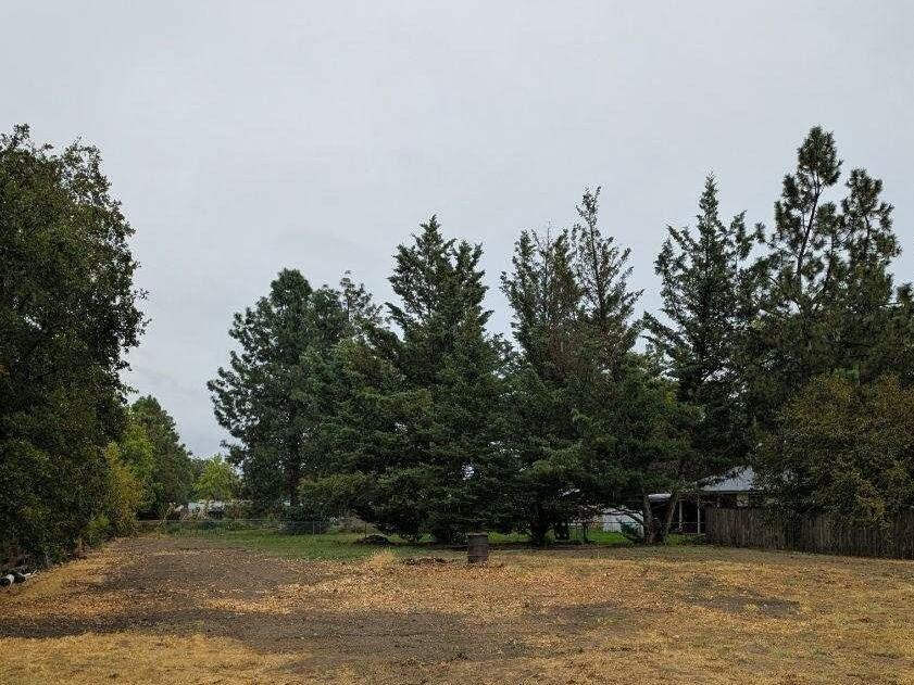 This huge, .29 acre lot is located in Central Point and is level. Power and sewer are at the property. Well will need to be drilled. Buyer to conduct their own due diligence on type of home to be built. Great neighborhood and location.