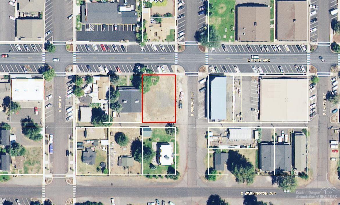 Rare commercial lot in the heart of Sisters. Excellent location surrounded by established businesses like Ace Hardware, Oliver Lemon's and Eurosports. Zoned Downtown Commercial, which allows for hotel, vacation rental, art or fitness studio, retail, office, professional and personal services and more. Corner lot provides great visibility. Buyer to perform own due diligence on potential uses with the City.