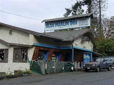 Downstairs Studio Apt And 2 Bdrm Unit Currently Rented At 390 And 450. Upstairs Currently Vacant. Previously A Restaurant. Could Be Used For Lots Of Commercial Purposes, Or Maybe Convert To More Units (With Apprvl From Cave Junction City). Great Potential