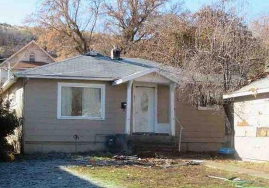 This Ranch style single family home offers 2 bedrooms and 1 bathroom with approximately 1224 square feet of living space on a 0.13 acre lot. No Buyer Premium on this property. It is a criminal offense to trespass on this property. Offers to be placed on Xome website. Interior inspections are not available, do not trespass! Forward all inquiries and questions to Xome Customer Service. NO REPRESENTATION TO VALIDITY OF INFORMATION IS MADE, BUYER TO VERIFY ALL INFORMATION WHERIN.