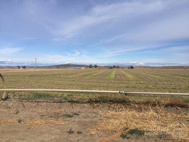 Culver Heights level & buildable lots. Where country living meets endless re-creation. Enjoy the peaceful country surroundings in this Central Oregon neighborhood. Close to parks, highly ranked Culver schools, fresh air, mountain views, Artisan water, friendly neighborhoods, endless recreation. Fishing, hiking, boating, water sports at Lake Billy Chinook nearby. Bring your own builder or let us help you!