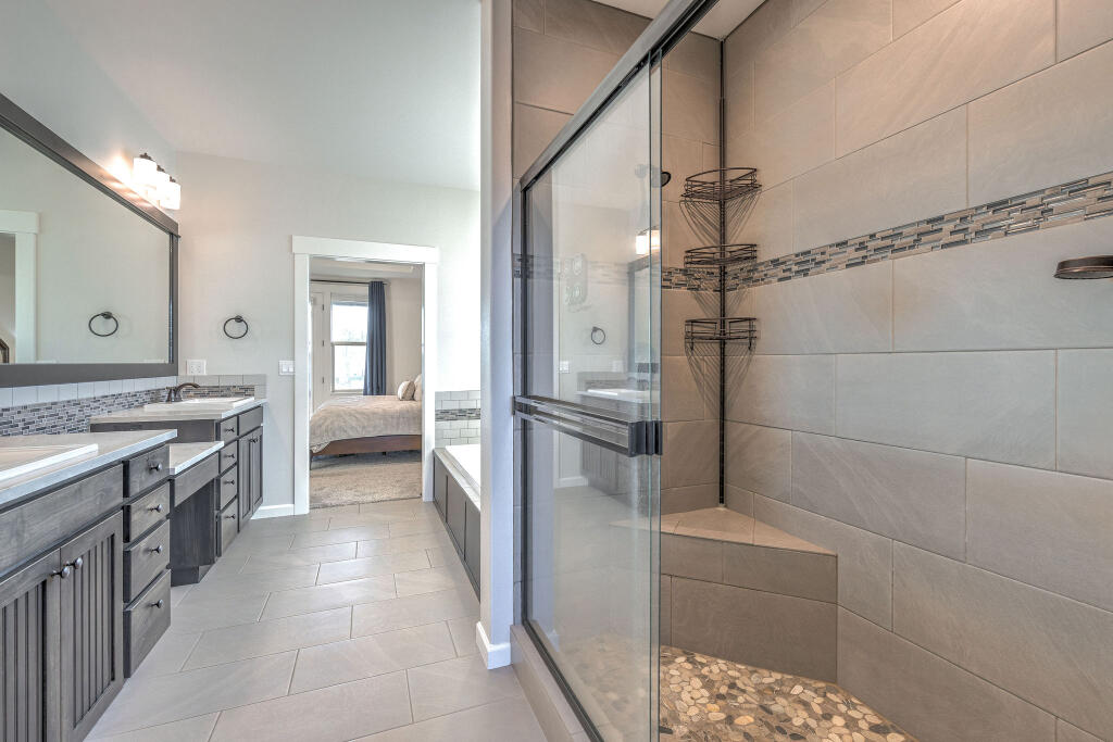 Saddle Ridge - Residential