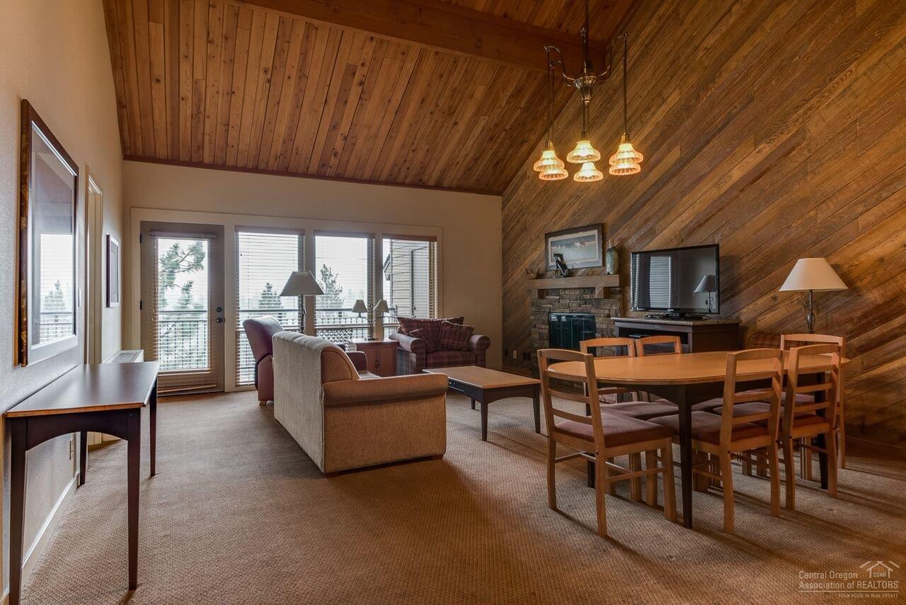 Deeded share in this special 2 bedroom 2 bath Mountain House. 8 weeks of usage per year. 2 bedrooms, 2 full baths ,great room, large kitchen vaulted ceilings great view form the deck.Full use of pools, hot tubs, fitness center,tennis and pickle ball courts. Horse back riding, ice skating, whitewater rafting much more. Closest to Mt. Bachelor and close to the Old Mill and Bend.