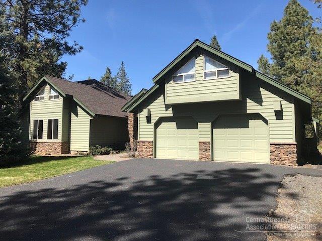 A Winning Combination of size, location and amenities. Room for everyone with 5 bedrooms, 4.5 baths and additional family room and loft. The kitchen is bright with granite counters and opens to great room with fireplace. Quiet North end location on a large lot and with spacious deck. This home is truly designed for leisure and comfort.