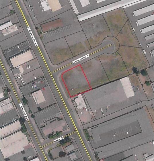 Corner lot with frontage on busy Medford arterial. Corner of South Riverside and Commercial Court,
vacant lot provides the opportunity for multiple uses with Heavy Commercial Zoning. Incredible visibility in a growing area of southern Oregon. Seller financing available.