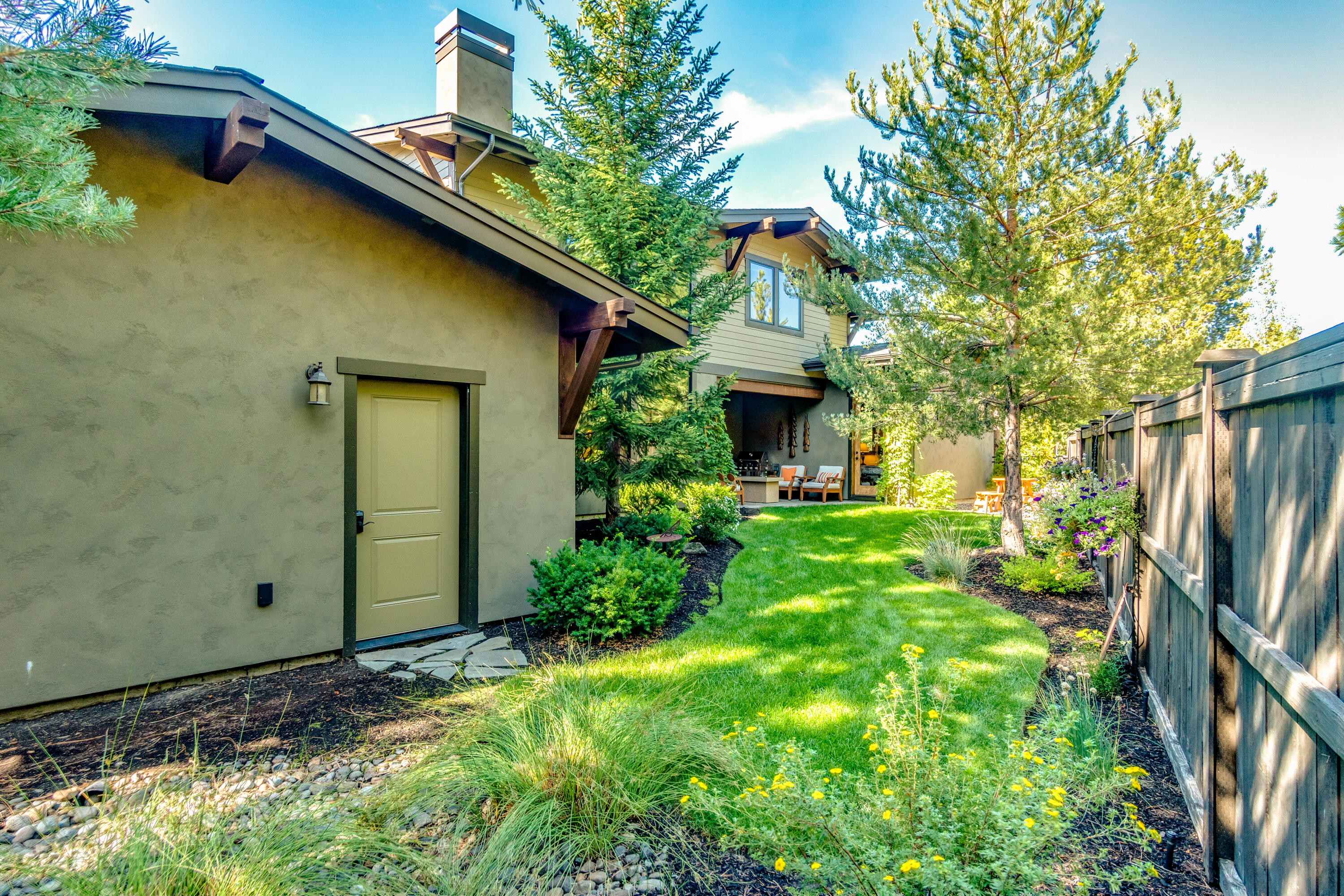 Three Pines - Residential