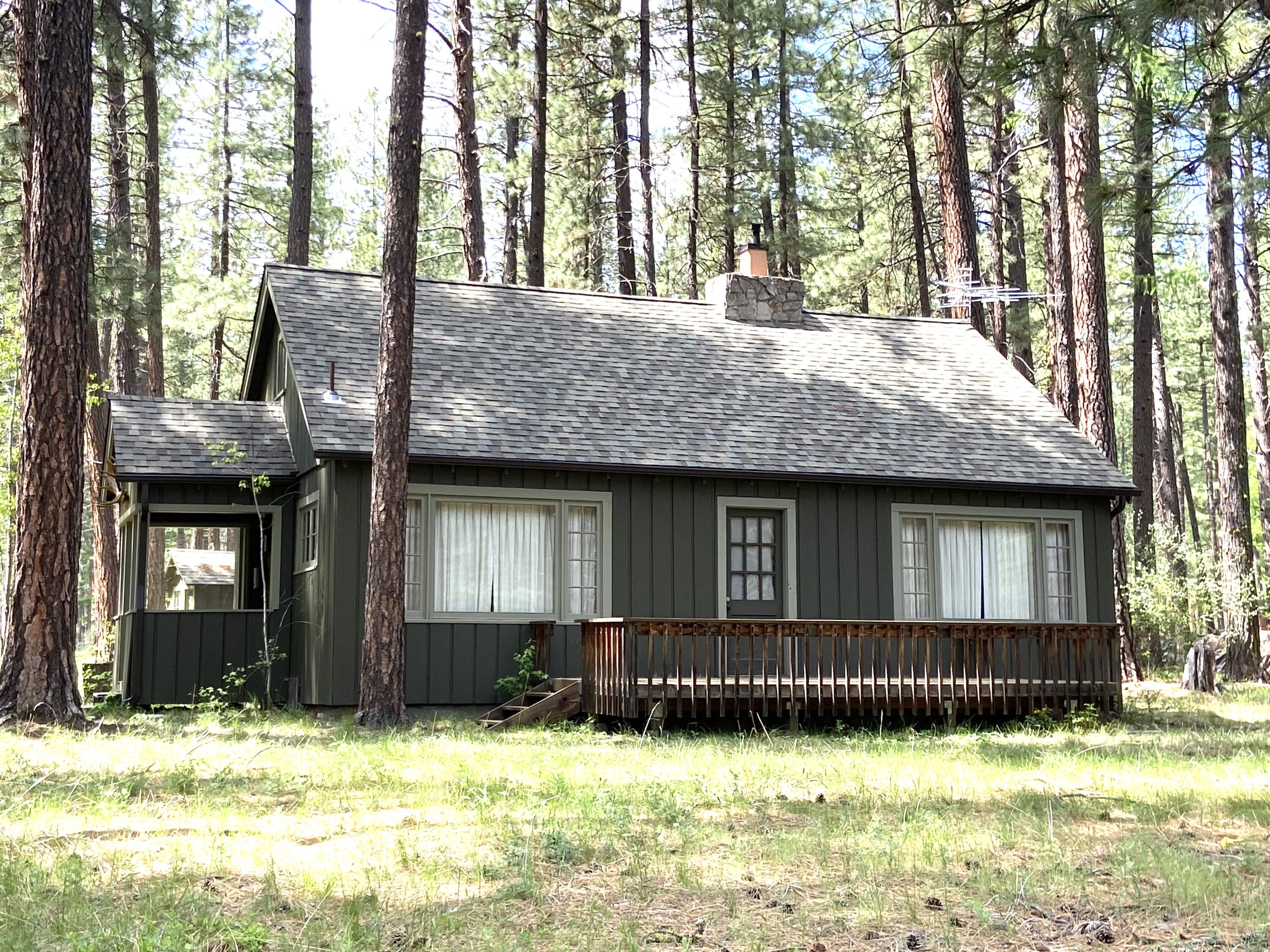 Classic Camp Sherman Metolius River Cabin, riverfront and close to the Camp Sherman store and Hola restaurant. Sit on your deck, watch and listen to the relaxing sound of the river flowing by. Two bedrooms separated by the one bathroom. Floor to ceiling rock fireplace has a propane insert. Exterior is custom cut solid cedar siding.

US Forest Service special use permit summer cabin.