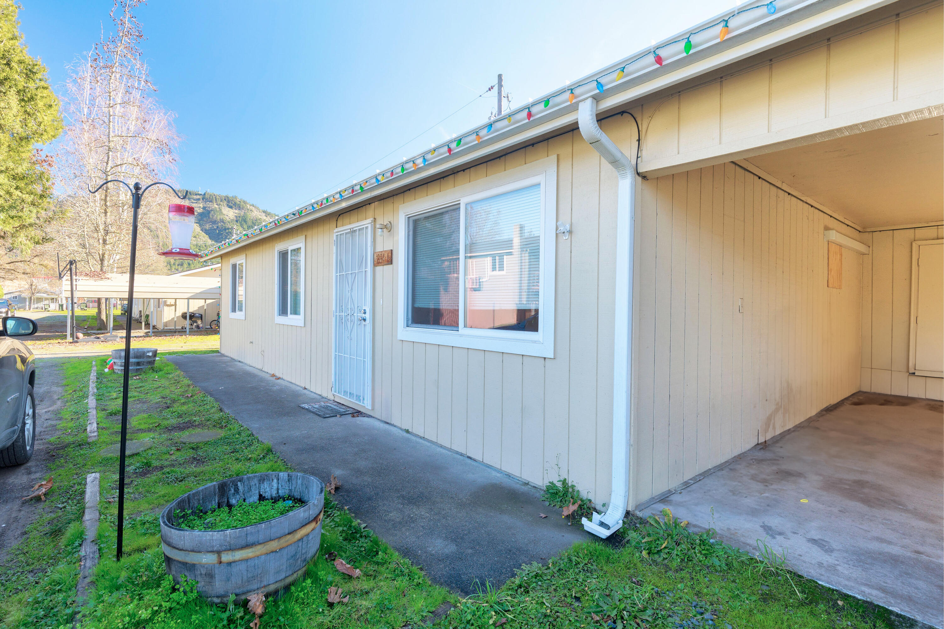 Investor's Dream: Two Duplexes in One! With a combined total square footage of 3,888 sqft on two tax lots, this property offers a lucrative prospect. Within these duplexes, you'll discover four separate units, three of which feature 2 bedrooms and 1 bath, providing comfortable and versatile living spaces. The fourth unit is a spacious 3-bedroom, 1-bathroom home, perfect for accommodating larger households or generating higher rental income. All units are currently rented, and the tenants have expressed their desire to continue their tenancy, offering immediate and stable rental income for the new owner. This is an ideal scenario for those looking for a hassle-free investment opportunity. Built in 1977, these duplexes boast the durability and quality craftsmanship characteristic of their era. Investors and income-seeking buyers, don't miss this chance to acquire a well-maintained, income-producing property. Contact us today to explore the endless potential!