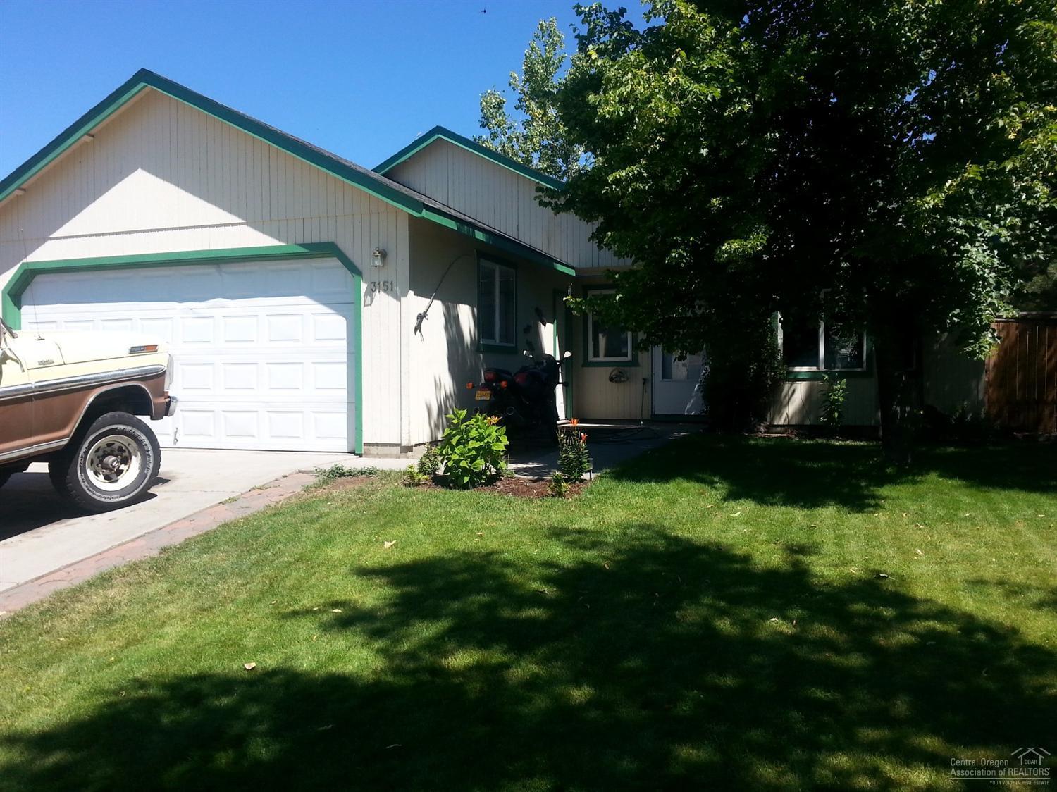 Close to schools, 3 bedroom, 2 bath with 1134 sq. ft. of living space plus an attached double car garage. Spacious kitchen with wrap around counter providing eating bar. Nice master with double closets and a large fenced in yard.