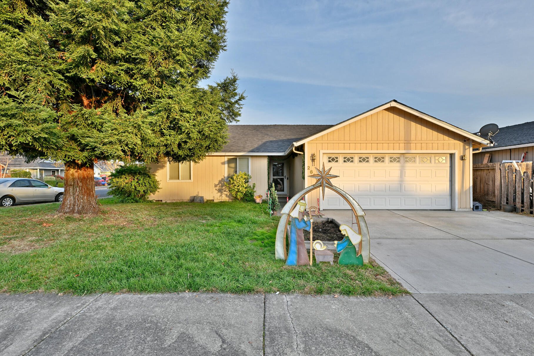 PRICED TO SELL !!
This wonderful 3-bedroom 2-bath home sits on a nice corner lot and has room to park a smaller RV, boat, or trailer. Great floor plan with a large covered back patio for year-round entertaining. The list of upgrades includes a new roof in 2019, the master bedroom and bath remodeled in 2025, updated kitchen with new corian countertops and cabinetry. The guest bath was updated in 2023, and new interior doors were installed. Also, a new furnace was installed in 2022. Located in a quiet, safe, neighborhood, and is conveniently close to all services and shopping. The seller has identified a suitable replacement property and are motivated to receive an acceptable offer.