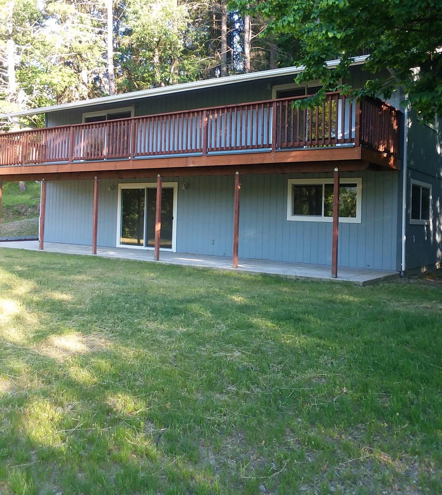 This home sits on 1.29 Acres, it was professionally remodeled in 2016 it features an open floor plan, upgraded stainless appliances, heated bathroom floors, two jetted tubs, granite countertops,a beautiful kitchen, a rec room and walk in master closet. The heating, air conditioning and electrical have been upgraded. The home is in superior condition with three bedrooms, a full bath and a rec room on the lower level. Featuring the master suite on the main floor.