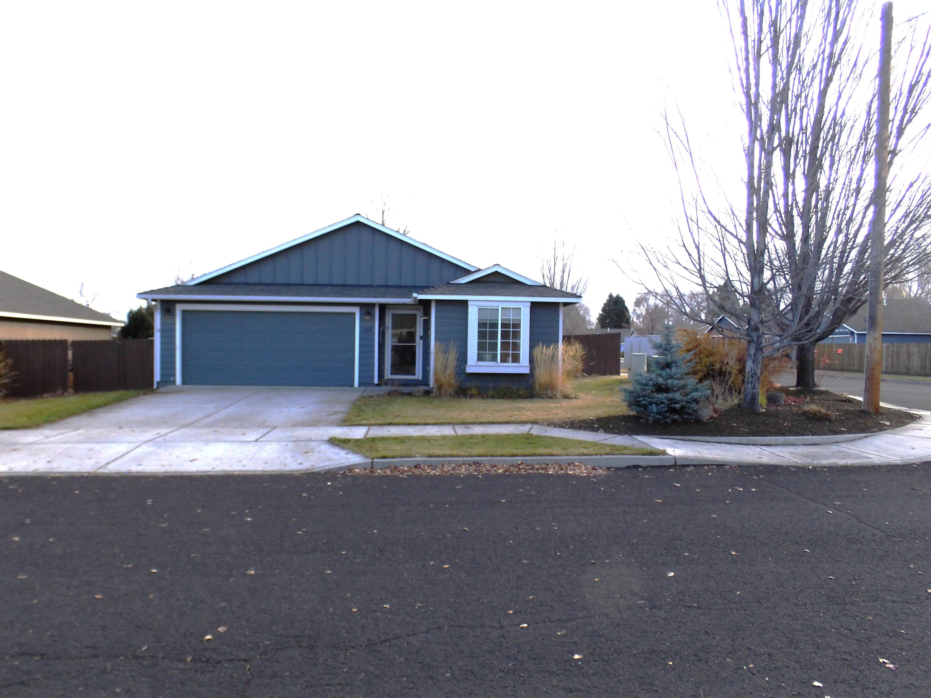 Well kept home on a nice corner lot in a great location!
3 bedroom, 2 full bathrooms with an open floor plan and vaulted ceilings. 
Primary separation and a great floor plan make this home a must see! 
Kitchen has a large eating bar and dining  area with patio doors to a large deck and big backyard. Inground sprinklers and landscaped front and back.
With a 2 car garage and RV area this home has it all including gas forced air and central A/C!
Call your broker and schedule your tour of this home today!