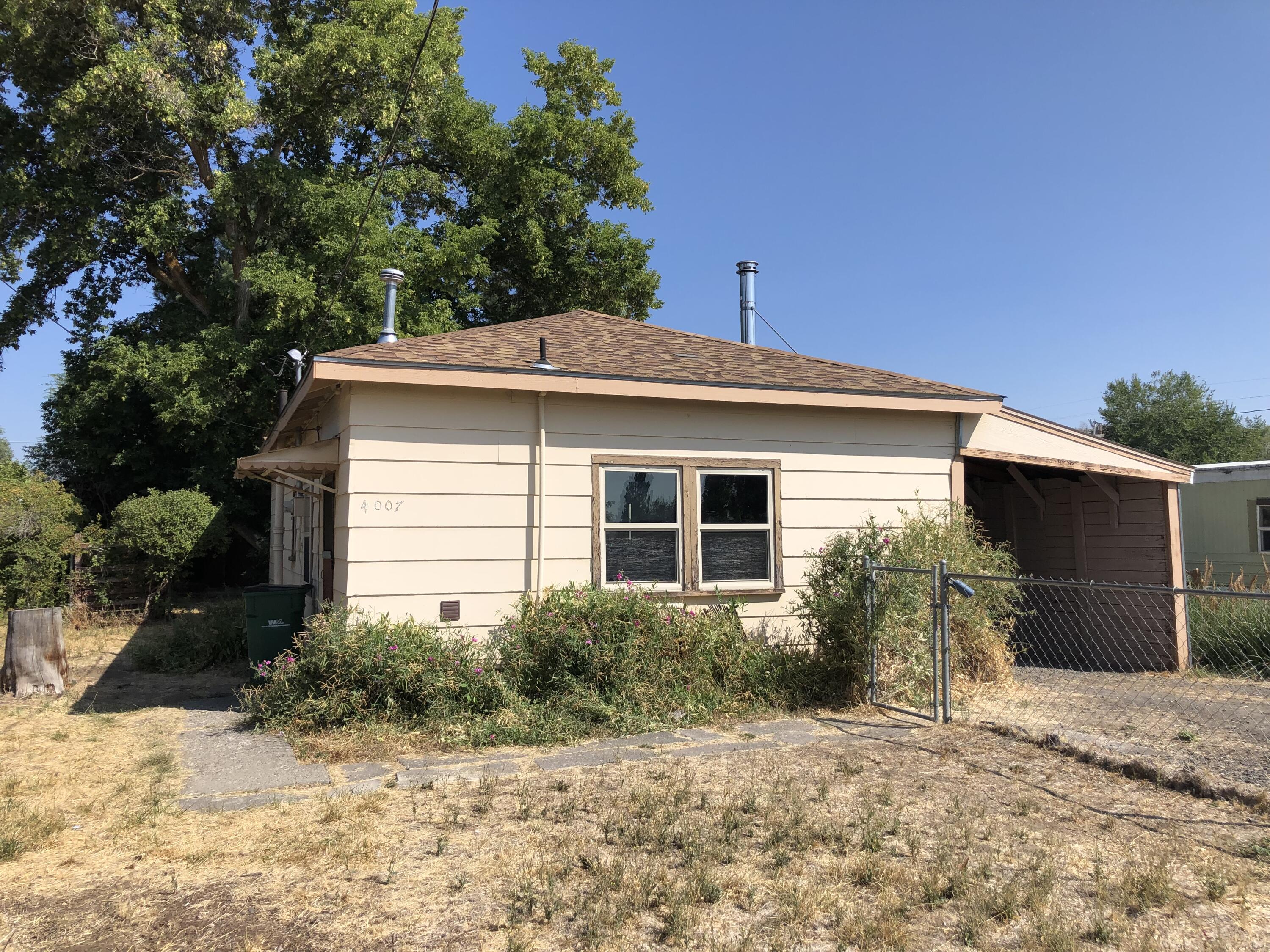 Come take a look at this 2 bedroom, 1 bath home. This home sits on a nice lot and has a lot of potential.