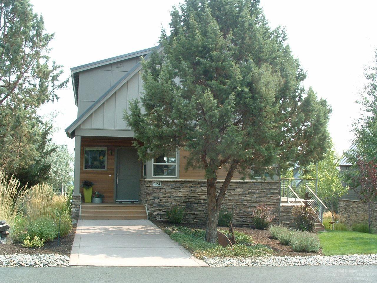 Wonderful 3 Bedroom 2.5 Bath Highland Parks with Great Views of Smith Rock and City lights at night. Beautiful Kitchen with Slab Quartz counters, New Appliances with 5 Burner Gas Stove & Oven, New Sink, Hard wood Maple Floors from Entry to Very Large Great Room, New Wool Carpet. Complete re-model. All Baths have Slab Quartz counters and Tile Floors. New Trex Decking for Entertaining, with Storage under. Large 2 Car Garage Extra Length with Work Bench and storage galore. Enjoy Eagle Crest at its Best!