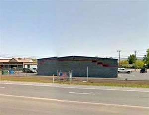 High traffic and great visibility! Approx. 4,000 square feet ready for your commercial needs. Tall garage doors, front to back pull through one set. Interior office shell. Ample parking in back. Do you need to lease auto repair space, warehouse space, or ???- check this available unit out today! $1,280 base rent + NNN. NNN charges are $570 billed monthly. Monthly total: $1,850.00