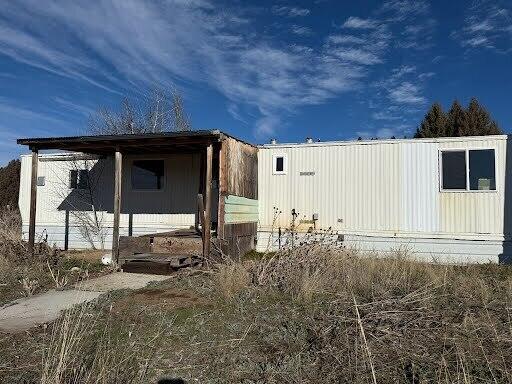 Rare opportunity to own 2 river front adjacent lots! Amazing river front views! 1980 model manufactured home of little or no value. Has well on each lot. septic and power at the pole to the home lot. Build your dream home! Cash sale. Possible build on both lots, call Klamath County to inquire,
buyer to do their own due diligence.
