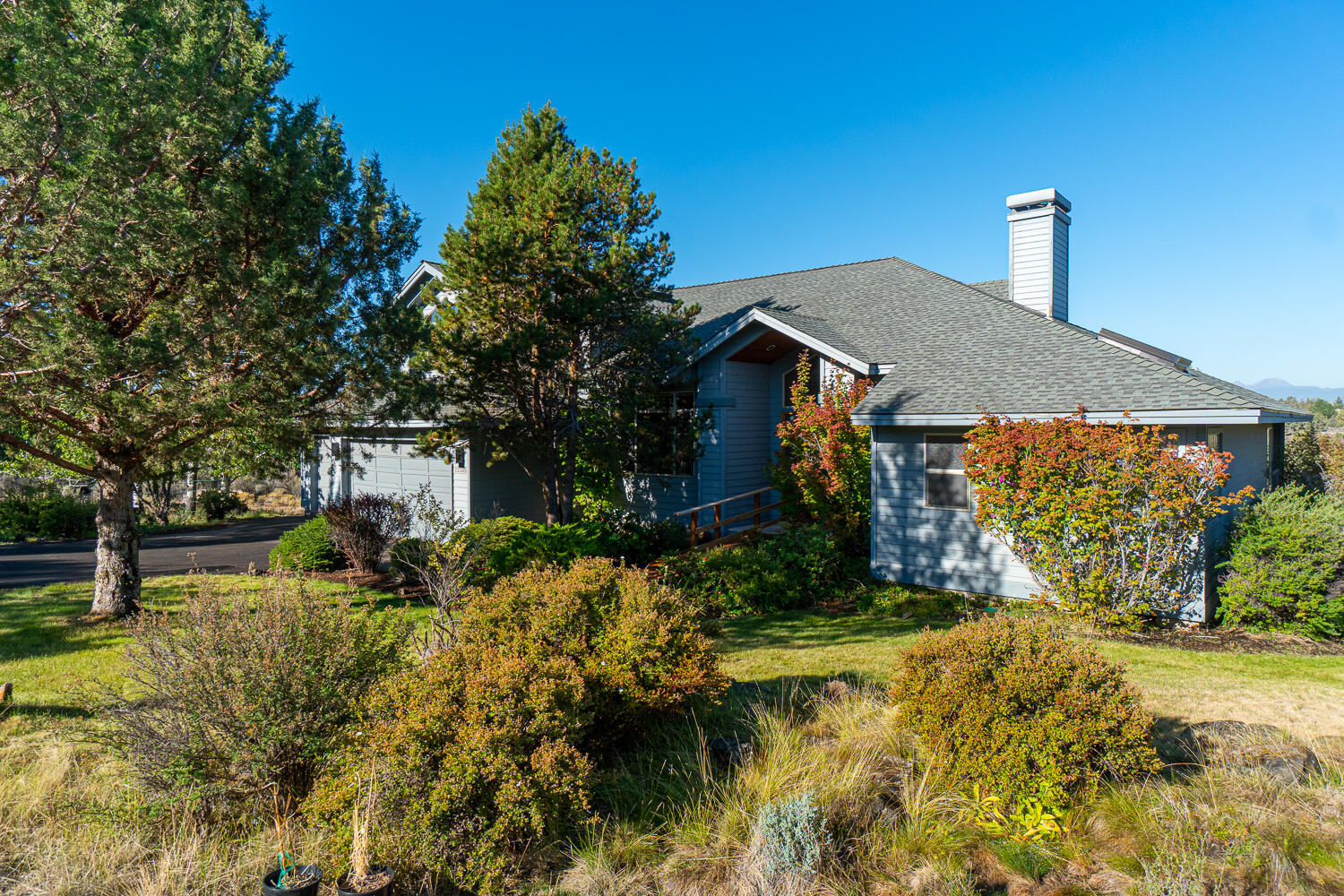 This Norman Building & Design custom home is nestled in Lane Knolls Estates on 2.14 acres w/360+ acres of green space. Close to town w/unparalleled views of the Cascades from every room & expansive back deck. Paved neighborhood walking trails & 10+ miles of public walking trails right out your back door. Main living area boasts a vaulted entry, white oak hardwood flooring, wet bar plus a massive office w/built-ins off entry. Floor to ceiling windows, wood burning fireplace w/stone surround. Open floorplan w/dining room off the great room + breakfast nook. New Chef's kitchen ftrs porcelain counters, center island & gas burning cook top, luxury lighting, full height backslash, & sliding glass doors lead to bbq area. Primary bedroom ftrs fireplace, spacious bathroom w/jetted soaking tub, step in shower, enclosed toilet area w/bidet, walk in his/hers closet. Upstairs are two additional bedrooms, full bath & an additional storage room. Utility room has washer/dryer hookups. 3C garage.