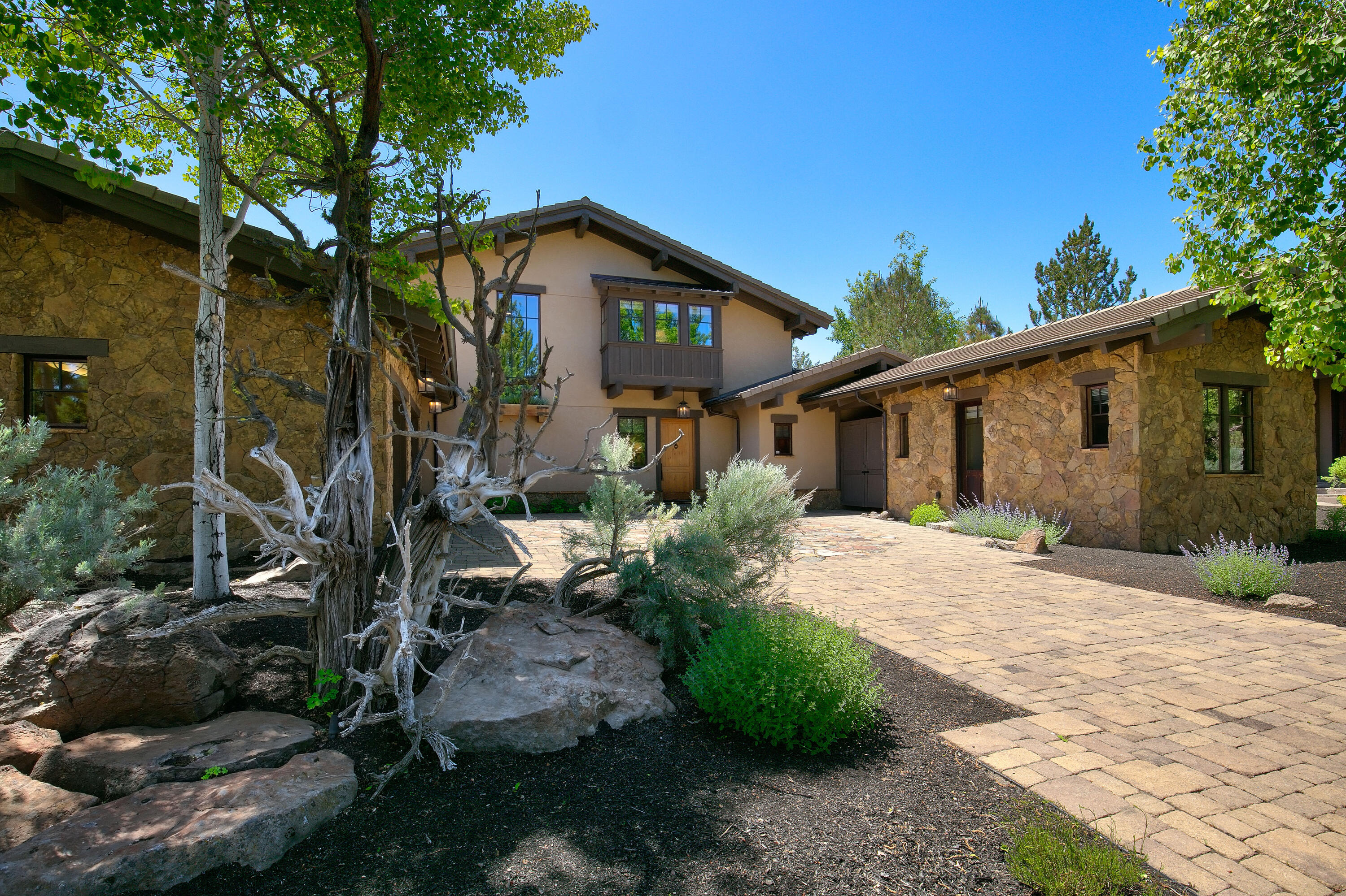 NW contemporary home creates a welcoming retreat in The Estates at Juniper Preserve. Situated overlooking the 9th & 10th green on the Nicklaus Signature Course. Using highest quality materials & master craftsmanship, no expense spared! Gourmet kitchen, solid French white oak cabinetry, blue slate flooring & oak beam ceilings. French doors & large windows for a view & natural light in every room. Open concept great room/dining is highlighted by large Montana Moss fireplace. Handcrafted builtins, walk-in closets, spa bathrooms & custom window coverings. Primary suite w/stone fireplace, vaulted ceiling & covered deck. Year round use of spa/plunge & outdoor shower. Slate patio w/fireplace, outdoor kitchen, BBQ & pergola. Exterior copper on gutters, clad windows & exterior doors. Casita w/full bath & kitchenette. Garage w/Custom built-in storage cabinetry & epoxy floor plus golfcart storage. 36 holes of championship golf, restaurants, fitness center/spa, pools. Includes Membership Deposit