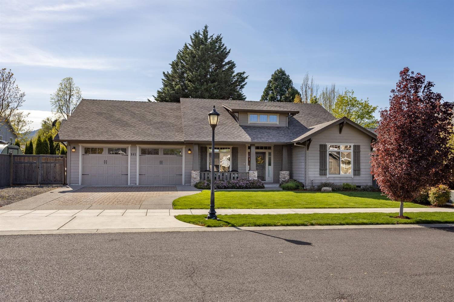 Beautiful single level custom built home in Jacksonville's sought after Vineyard View neighborhood. This is a rare find in this tucked away neighborhood adjacent to award-winning Daisy Creek Vineyard. Inviting covered front porch facing neighborhood park invites you into to this wonderfully flowing home w/ split floor plan. Kitchen opening to sizeable dining area, great room and slider to covered patio makes this perfect for entertaining! Features include beautiful re-claimed oak hdwd flrs, spacious kitchen w/ island seating, undercabinet lighting, granite, stone backsplash, SS appl, 5 burner gas range and walk-in pantry. Vaulted great room, floor to ceiling stacked stone gas fireplace w/ distinctive beam mantel and surround. Spacious master bdrm en-suite includes coffered ceilings, double vanity, soaking tub, lg tile shower, private w/c and oversized walk-in closet. Lush fenced backyard plus RV parking. Minutes to Jacksonville Elementary, restaurants, shops and Britt Festival.