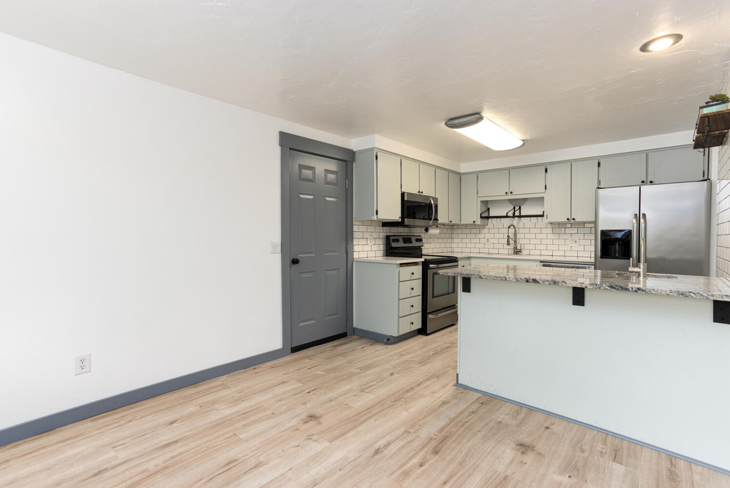 Janela Court - Residential