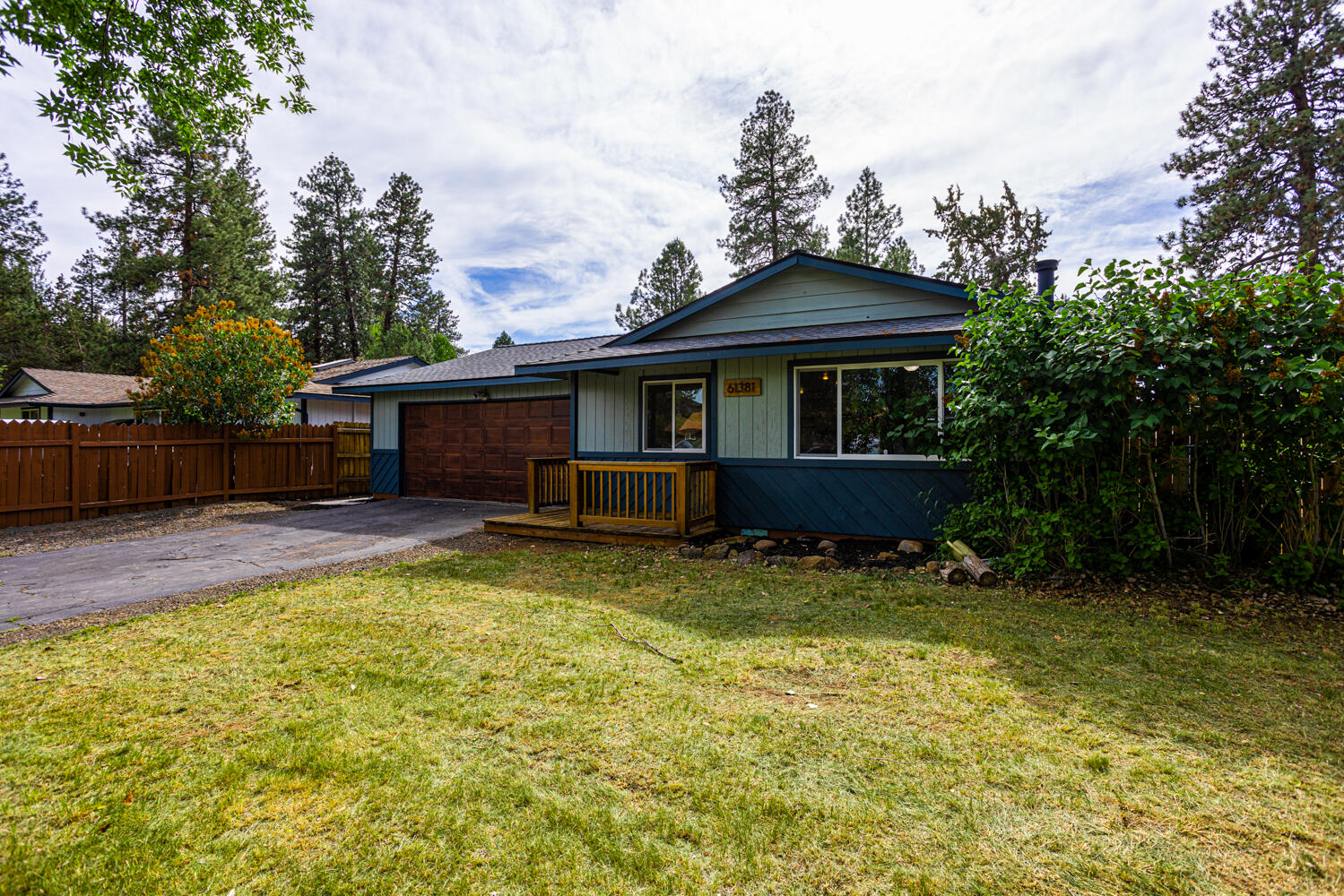Janela Court - Residential