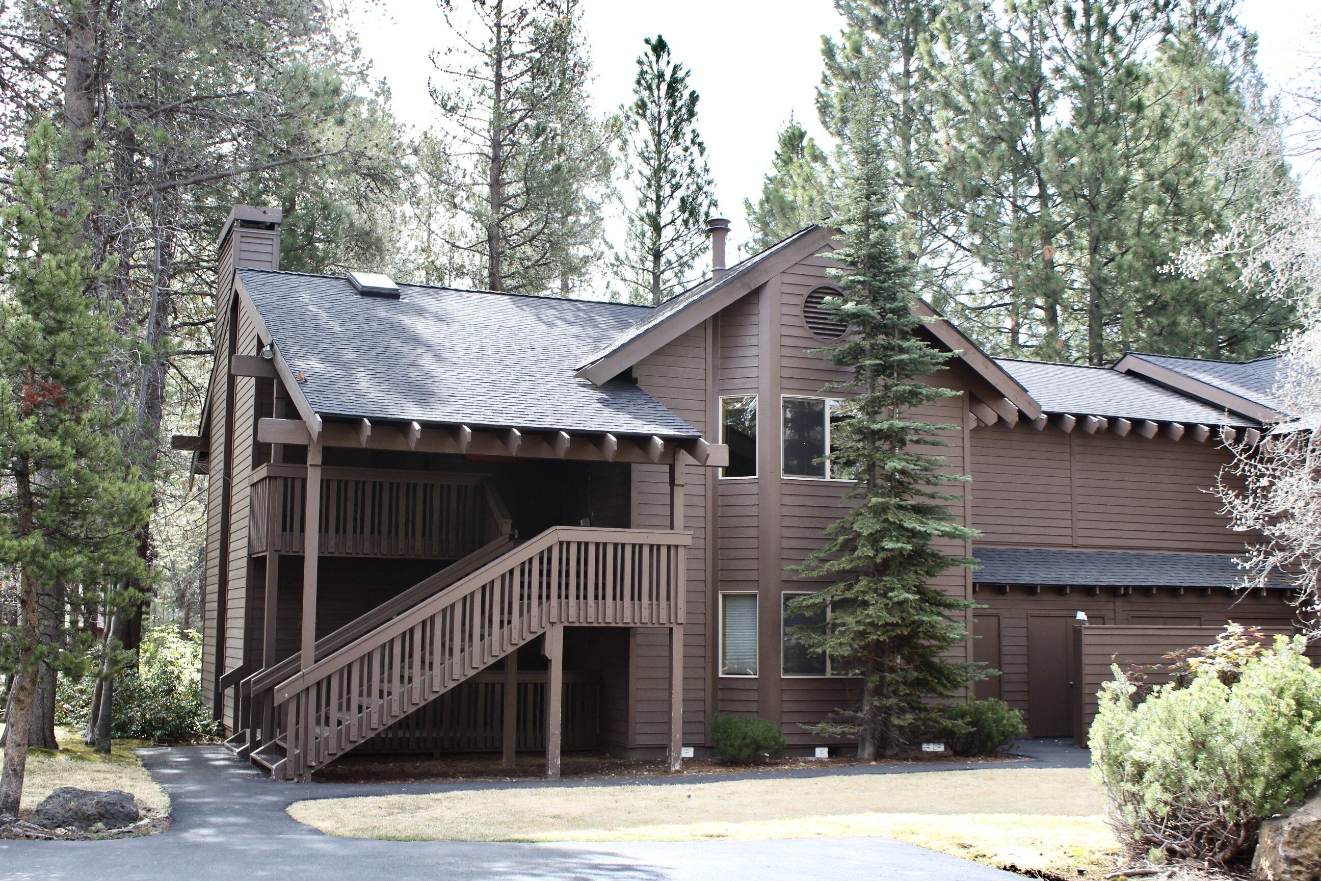 This is the perfect spot in Sunriver! This condo offers a cozy living area with a fireplace and lots of natural lighting!  Enjoy sitting on the deck with your favorite beverage with family & friends while taking in the natural terrain and the expansive lawn (that you do not have to mow!  This condo has been well maintained and has been updated with new living room furnishings, dining table, counter tops, sinks, refurbished cabinet with hand pulls, carpets. Service animals only & no smoking. Non-rentable 1/8 share is 6 wks of annual use. The HOA incs Sunriver HOA, ALL interior/exterior utilities, property taxes, onsite pool/hot tub/ sports court.