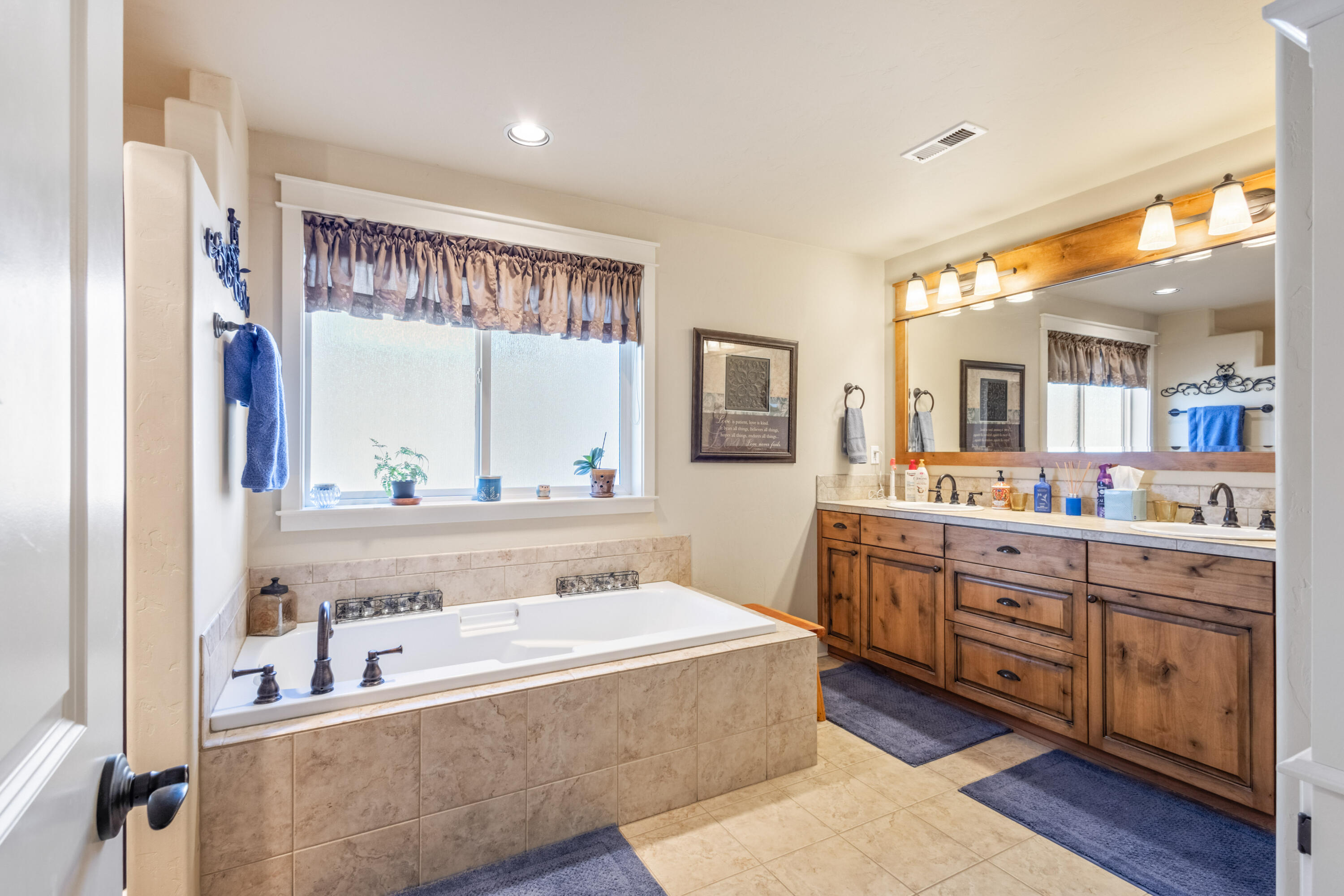 SaddleStone - Residential