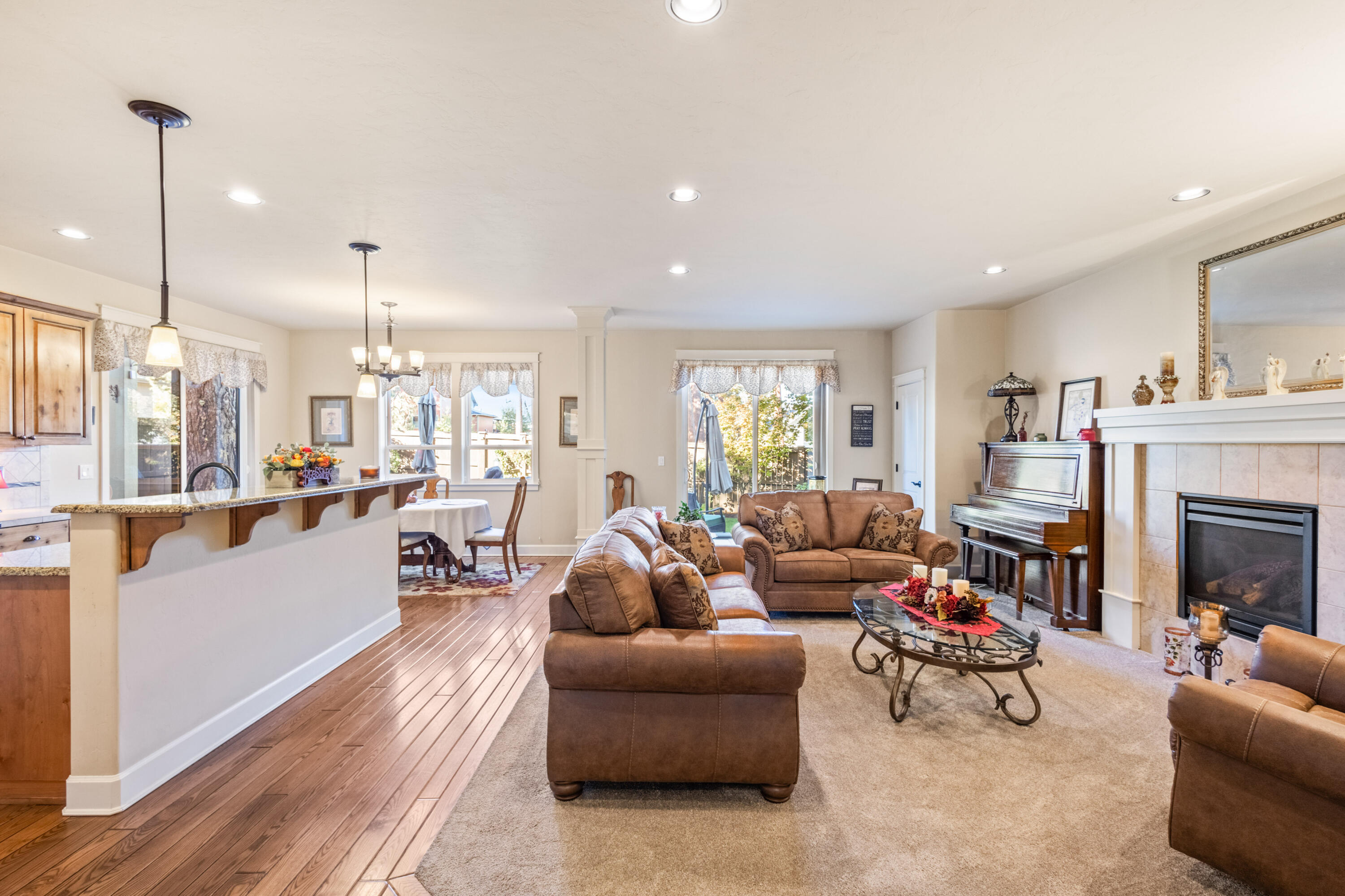 SaddleStone - Residential