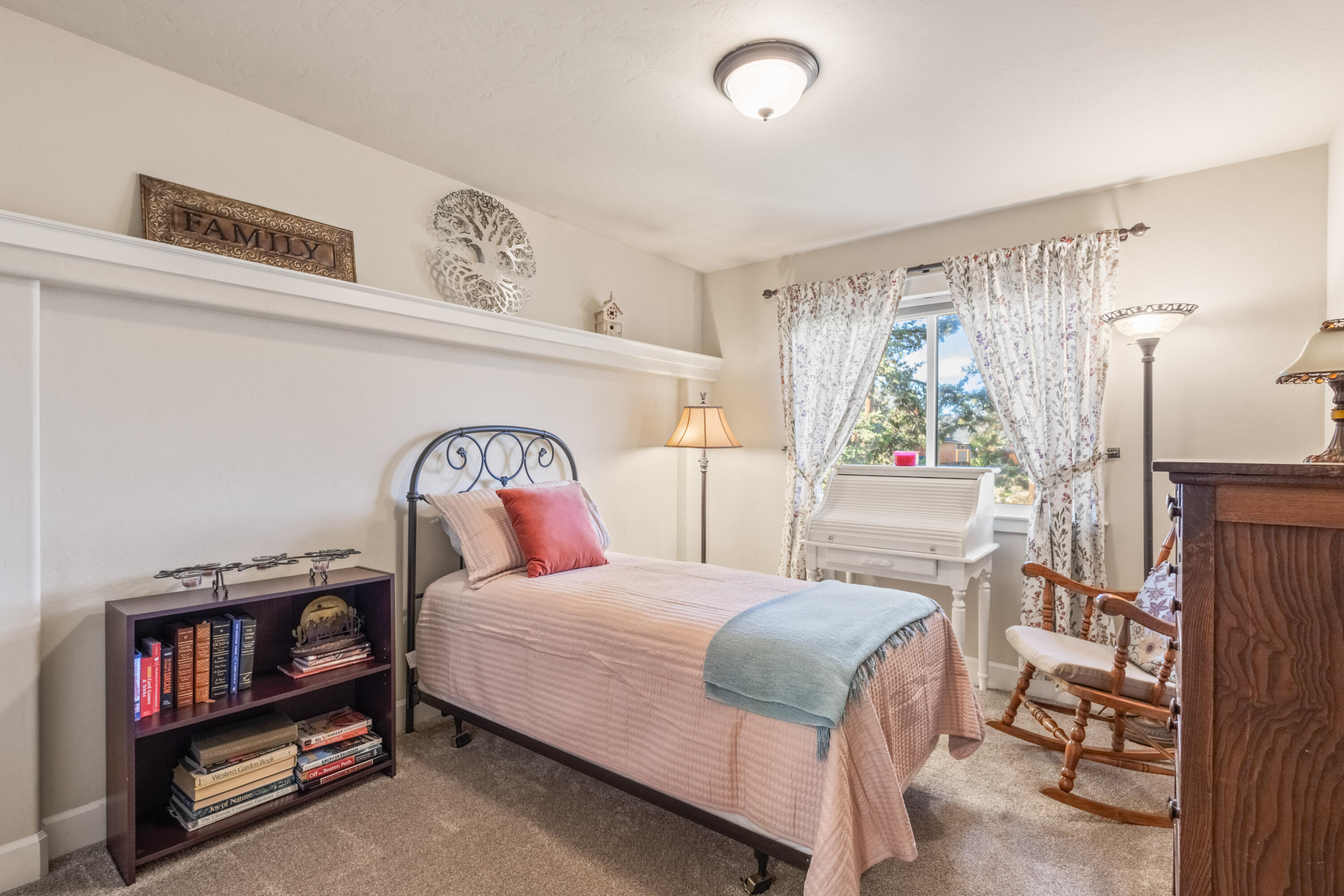 SaddleStone - Residential