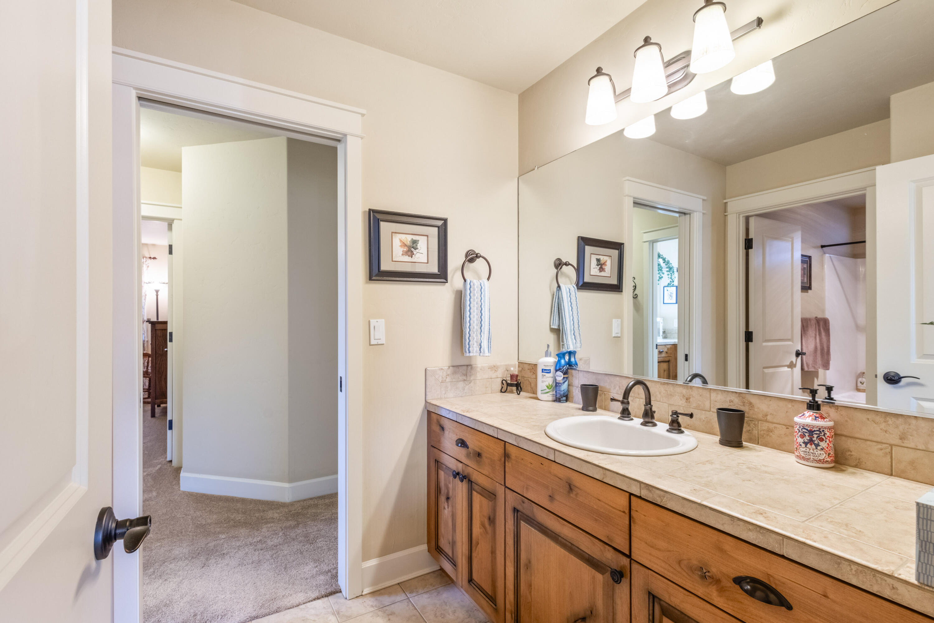 SaddleStone - Residential