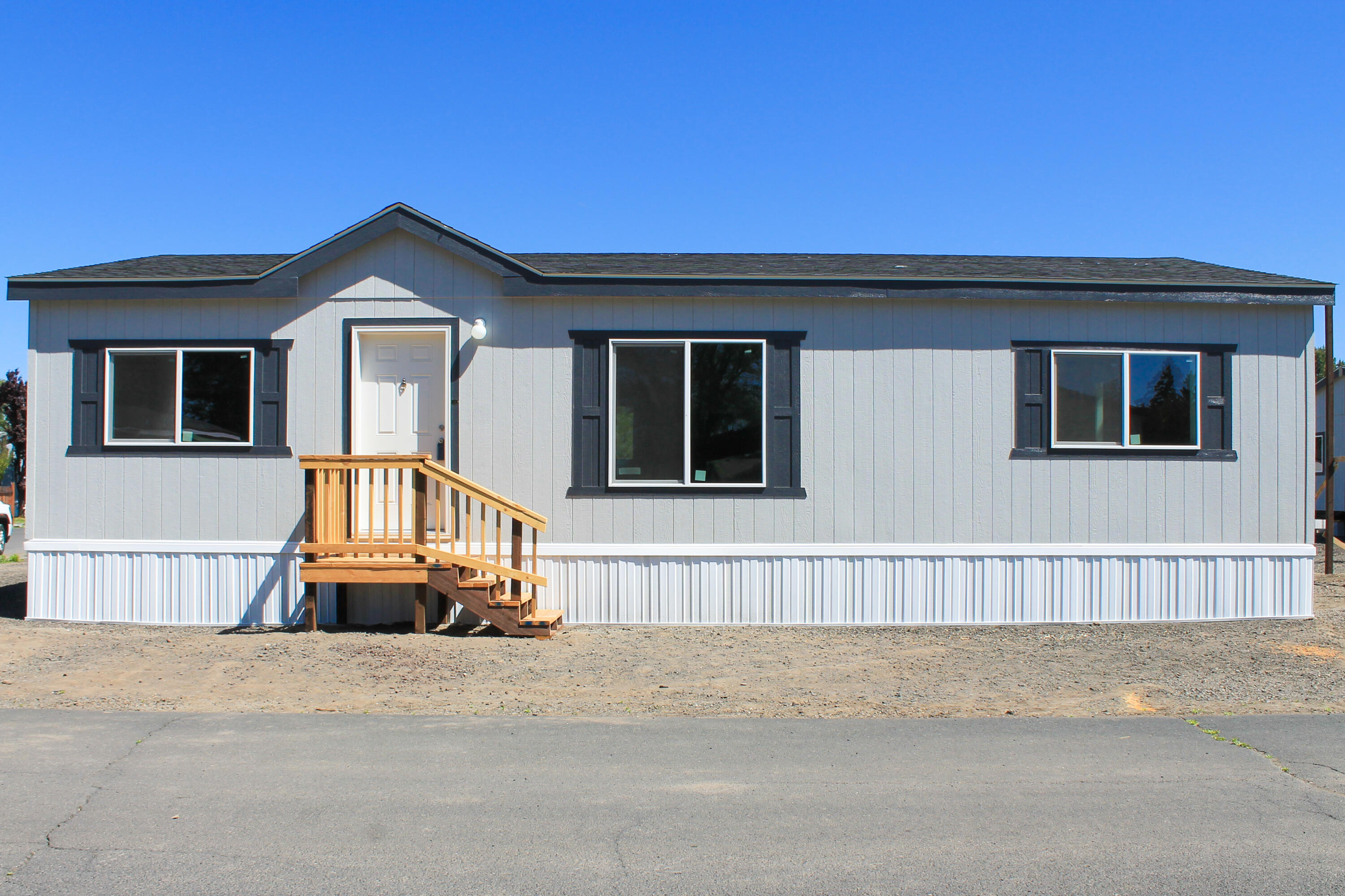 Brand New & Move-In Ready!
This 2024 Fleetwood home in one of Klamath Falls' most desirable communities offers 3 bedrooms, 2 bathrooms, and 1,173 sq. ft. of thoughtfully designed living space. The open-concept layout, primary suite with walk-in closet and private ensuite, and dedicated laundry area add style and functionality.
Enjoy premium Whirlpool appliances, durable vinyl flooring, and the peace of mind of full warranties on the home and appliances. Community perks include a recreation area, secure RV storage, onsite management, and pet-friendly living (with approval).