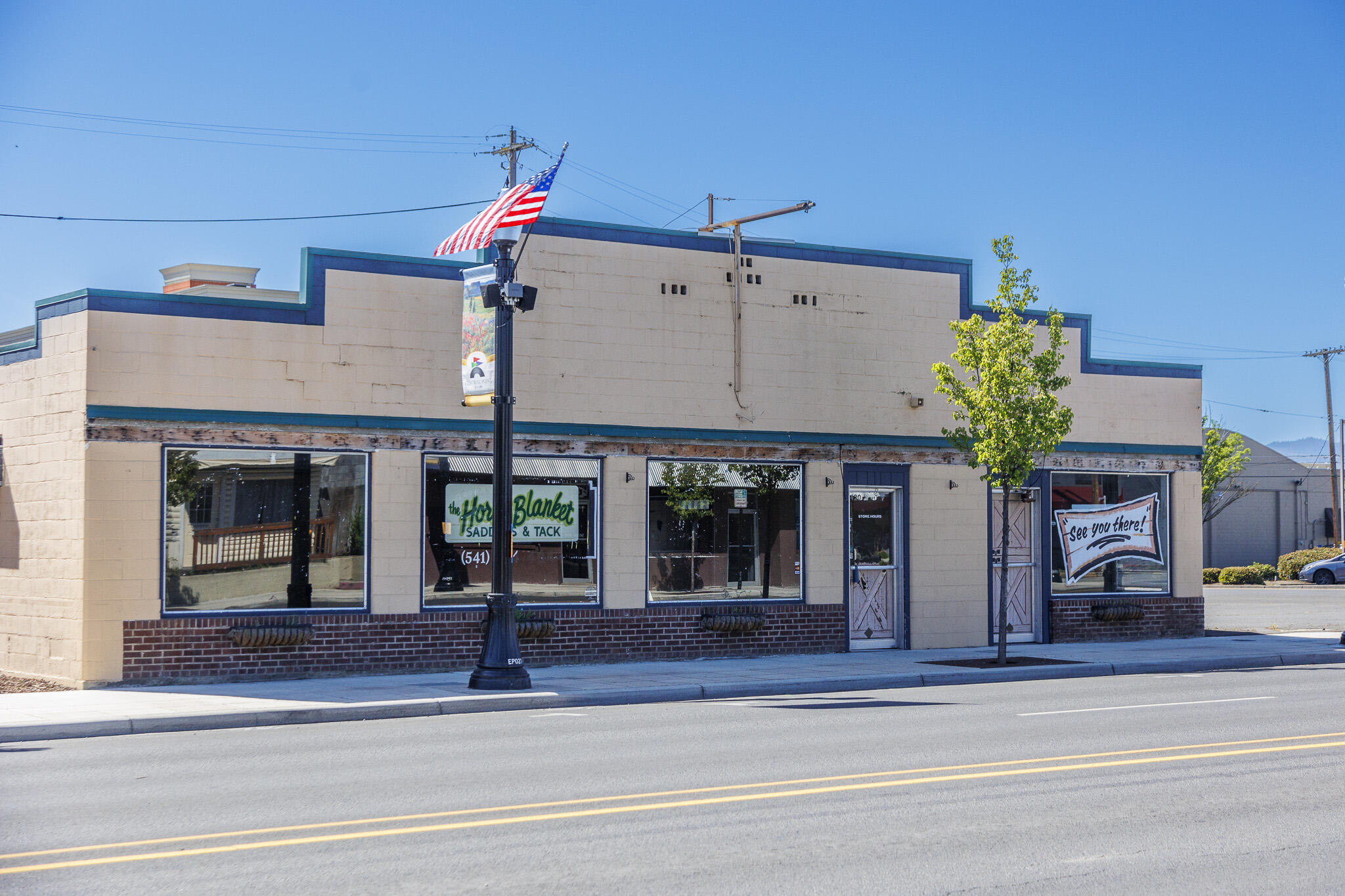 Location, Location, Location! This iconic commercial building in the heart on Central Point is up for grabs. Pine streets sidewalk access brings great opportunity for walk-in clientele. With a large floor plan, seize the opportunity for separate offices, employee's only area or better yet, two separate businesses. Both sides of building have front & alley access, bathrooms, heating & air conditioning. This building is waiting for you to bring your imagination and tool belt! Don't miss the chance to become a memorable business in your community.