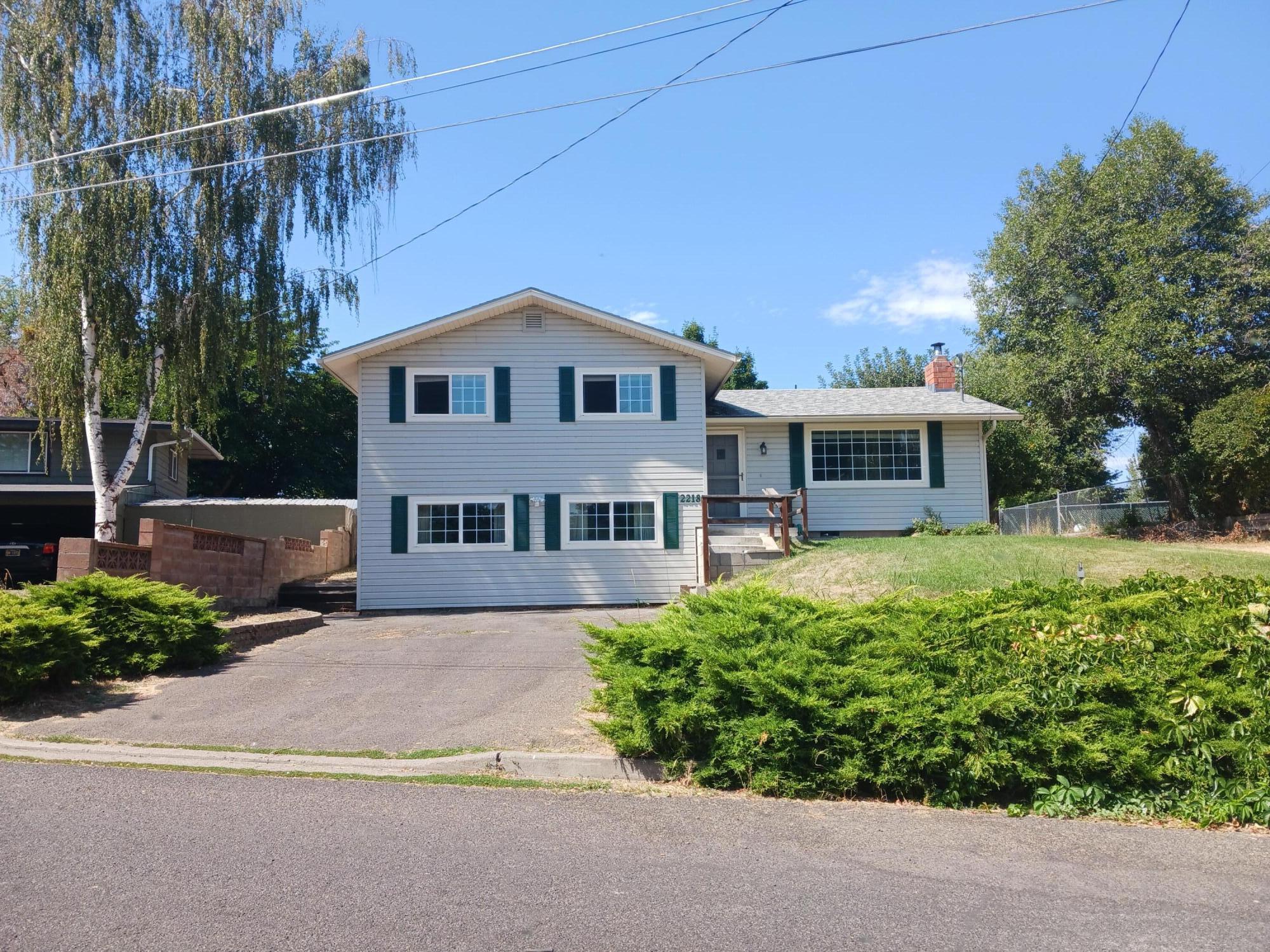 Check out this well maintained home on large lot with mature trees providing shade in the summer.  Covered deck in fenced backyard with 8.5'x10' metal shed and 16'x20' metal carport provide ample storage. Located near OIT and medical facilities.  Dbl. pane windows throughout. All kitchen appliances are <2 yrs. old. Forced air furnace and air conditioner 1 yr. old. Furnace and water heater on natural gas. Dryer can be on electric or natural gas. 2 car garage on lower level was converted into living space/ bonus room area.