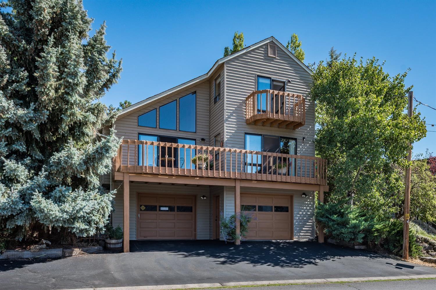 BEAUTIFUL 1914SF home overlooking Klamath Lake. This home feels like vacation! Split level with an oversized 2 car garage below, workshop with 220 wiring, & plenty of storage. Not to mention HUGE laundry room. Vaulted ceilings & large windows to enjoy panoramic views from each level. Wrap around deck & private balcony off the master bedroom. Large living room on the main with updated kitchen, newer appliances, mobile island, & breakfast nook. One bath on the main level with a nice study/den & access to a peaceful sunroom overlooking a beautifully landscaped yard. Upstairs are both bedrooms with a large bathroom between, featuring a jetted spa tub, & lake views. Conveniently located near OIT, Sky Lakes, Harbor Isles Golf Course, Yacht Club, Tennis Club & Fitness Center. Available water front lot across the street for separate purchase. This home has so many custom features, you do not want to miss it!